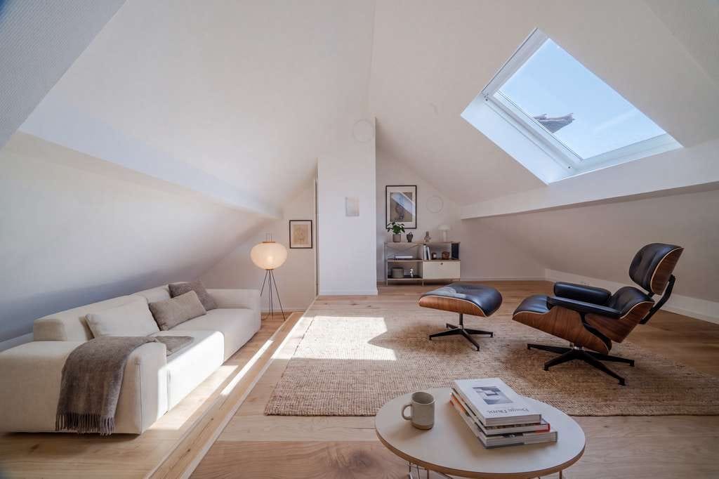 Immobilie in Enkenbach-Alsenborn - Modernisiertes Zweifamilienhaus mit großzügiger Maisonette-Wohnung - Bild 1