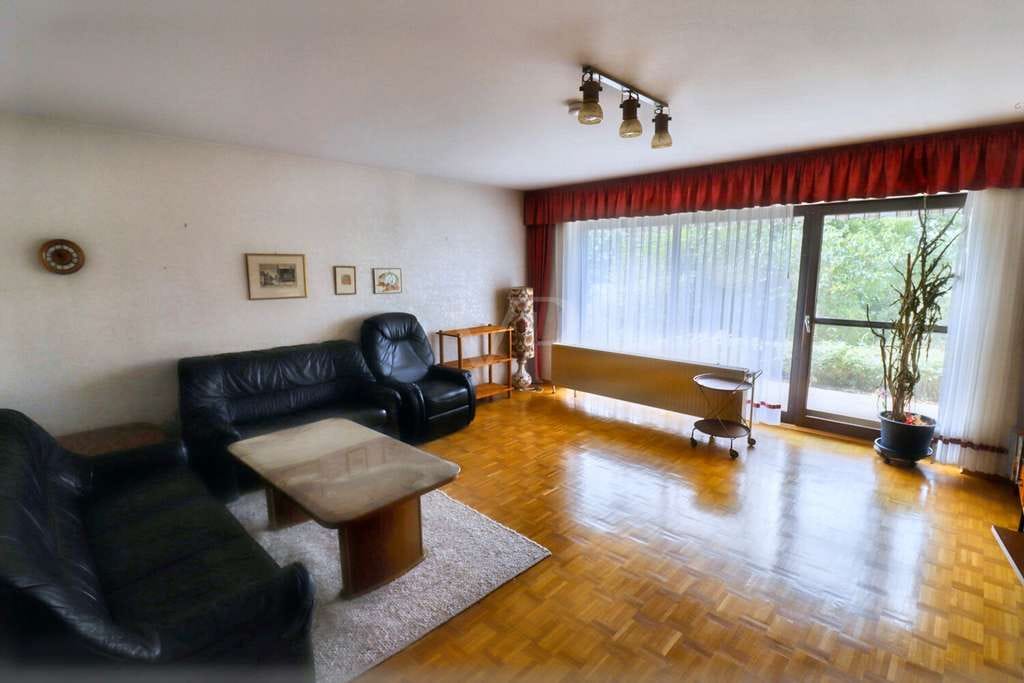 Immobilie in Dombühl - Einfamilienhaus mit Einliegerwohnung und Garten in idyllischer Lage - Bild 2