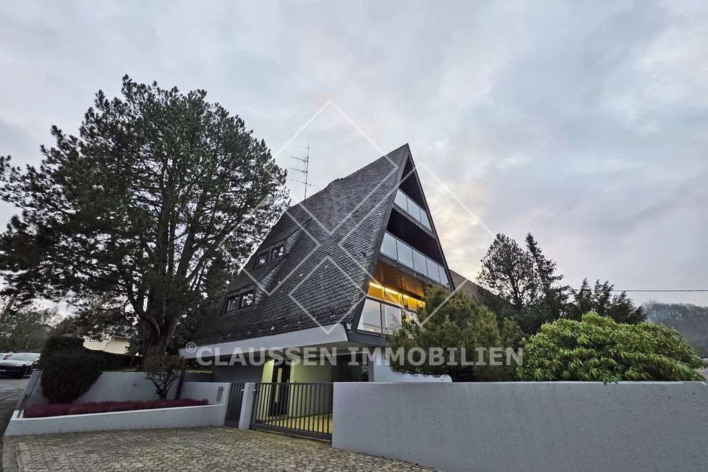 Immobilie in Hohenstein - Provisionsfrei für Käufer: Architektenhaus mit Designmöbeln, Kunst & Burgblick - Bild 1