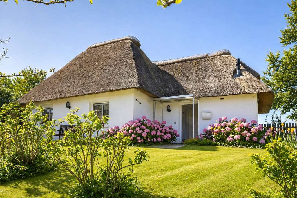 Immobilie in Pellworm - Modernisiertes Einfamilienhaus unter Reet - Bild 2