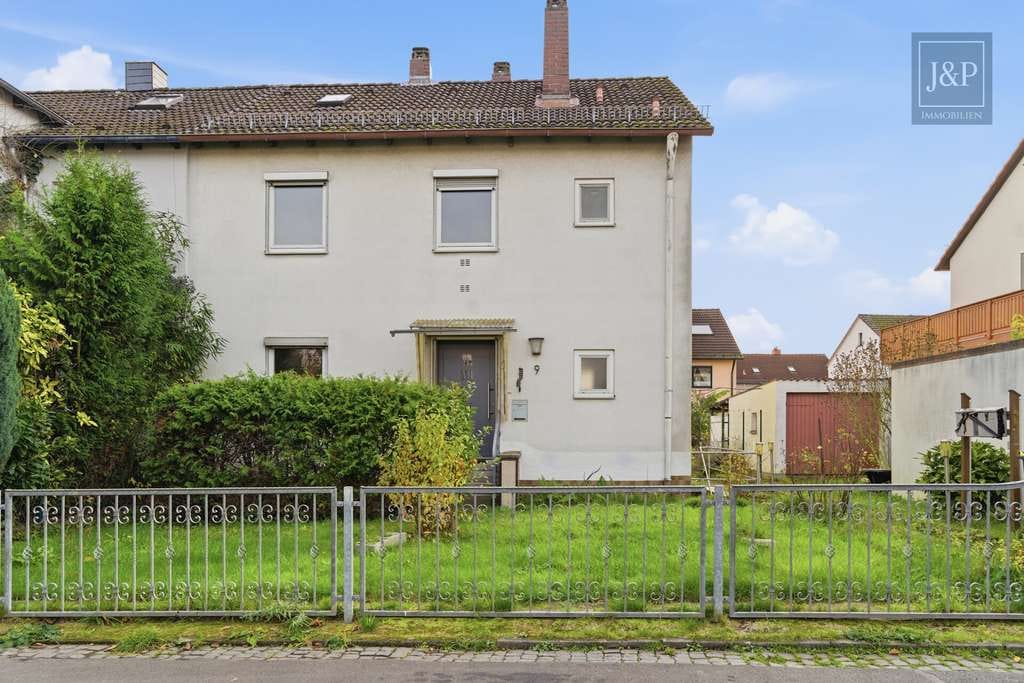 Immobilie in Aschaffenburg - Chancenobjekt mit großem Grundstück in Bestlage – Doppelhaushälfte mit Potenzial & Gebotsverfahren - Bild 1