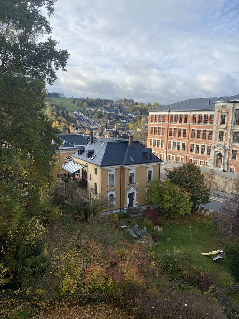 Immobilie in Markneukirchen - historisches Mehrfamilienhaus, zentrumsnah mit großem Grundstück - Bild 3