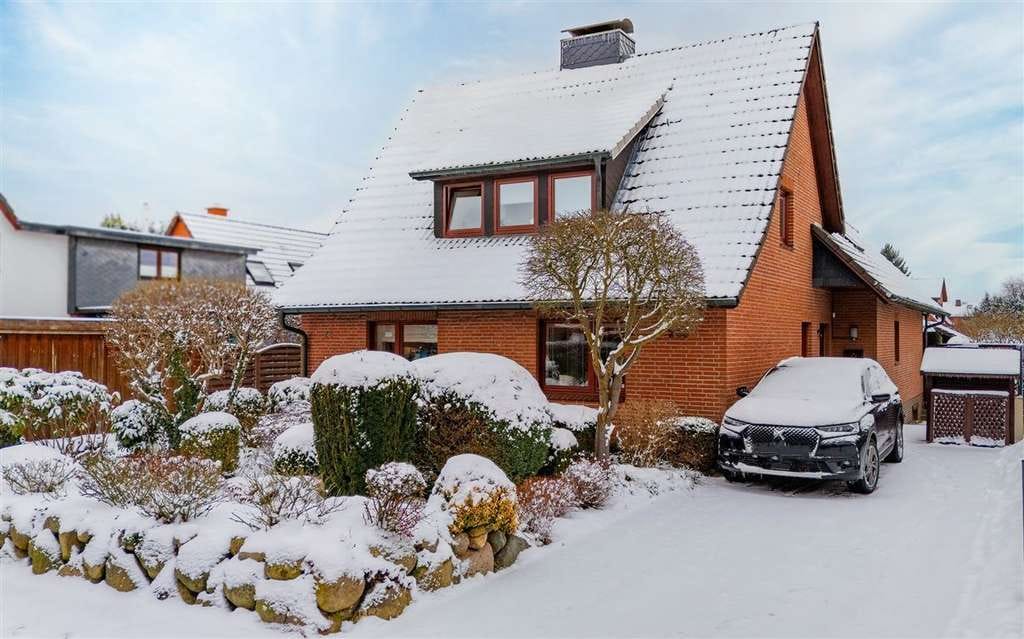 Immobilie in Großensee - Zwei Doppelhaushälften (90m² + 130m²) mit Baugrundstück (ca. 400m²).

 - Bild 1