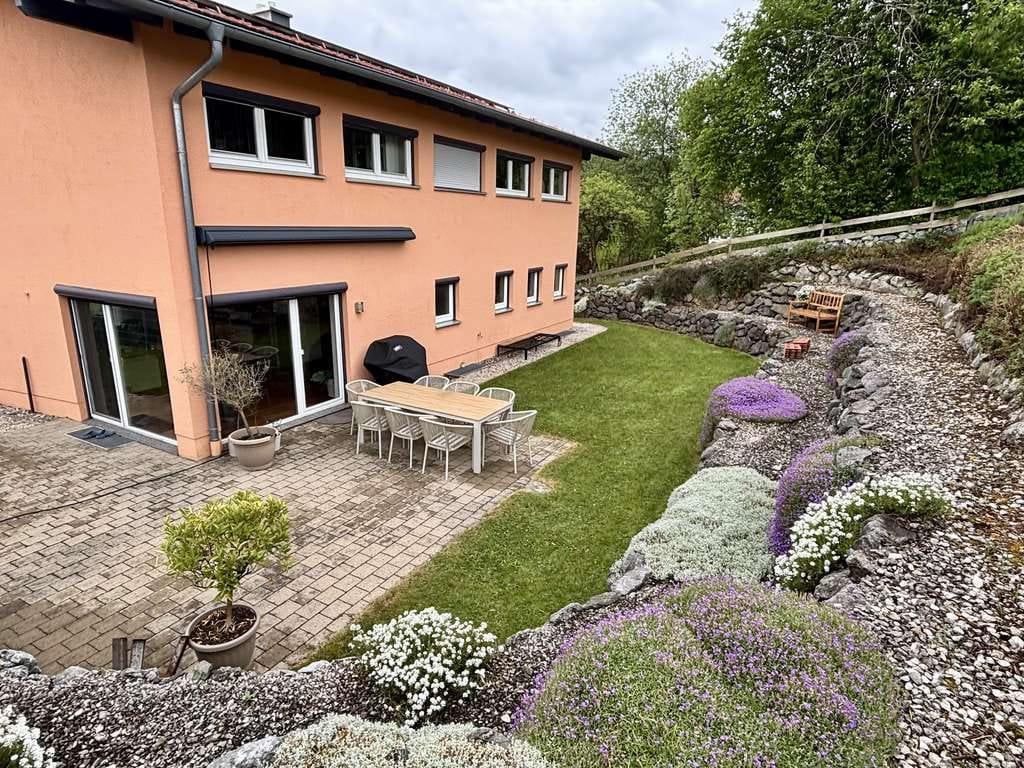 Immobilie in Osterzell - Traumhaftes Architektenhaus mit Vollausstattung und Blick ins Grüne - Bild 2