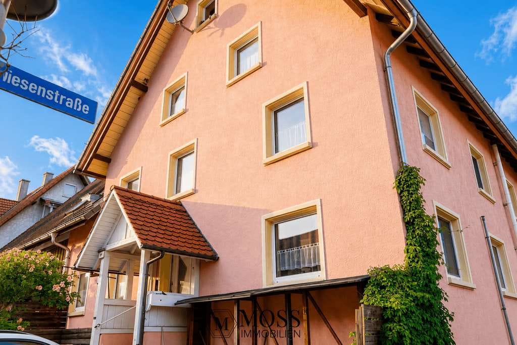 Immobilie in Mönchweiler - Seltene Gelegenheit in Mönchweiler: Großzügiges Mehrfamilienhaus - Bild 1