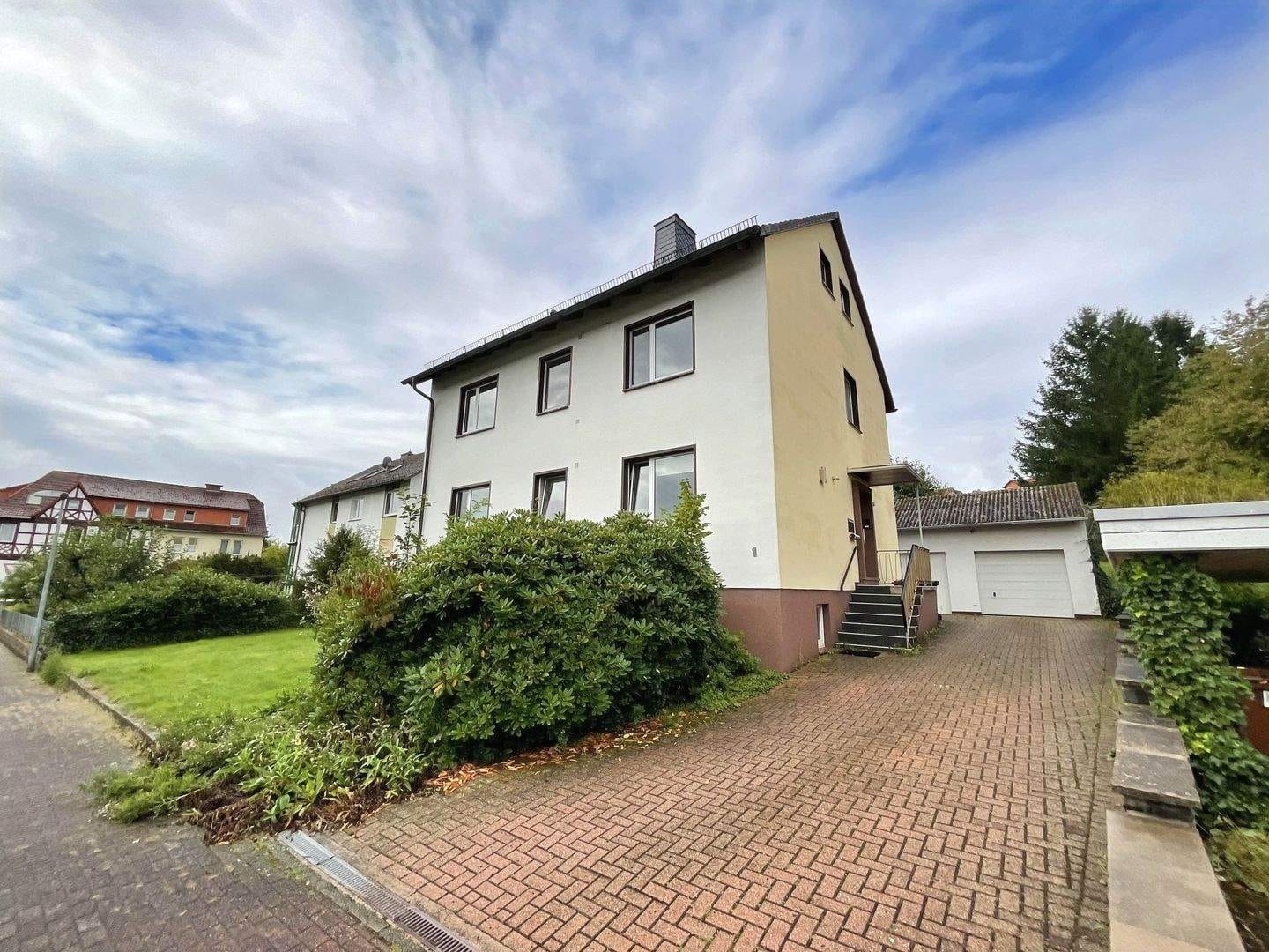 Immobilie in Helsa - Familienfreundliches Haus mit großem Grundstück - Bild 1