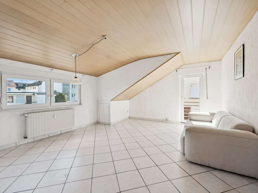 Immobilie in Neckartenzlingen - Charmante 4-Zimmer-Wohnung mit sonnigem Balkon, Stellplatz und eigenem Garten in Neckartenzlingen - Bild 2