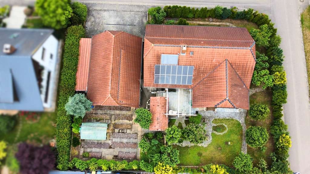Immobilie in Gollhofen - Genug Platz für alle: Einfamilienhaus mit großem Garten und vorbereiteter Ausbaureserve im Dach - Bild 4