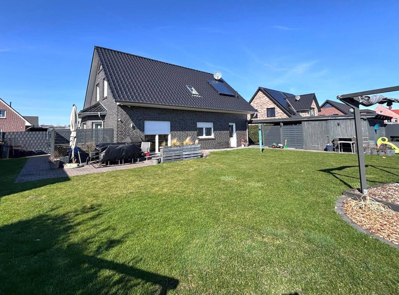 Immobilie in Dötlingen - Jung, modern & familienfreundlich - Ihr neues Zuhause in ruhiger Lage mit Blick ins Grüne - Bild 0