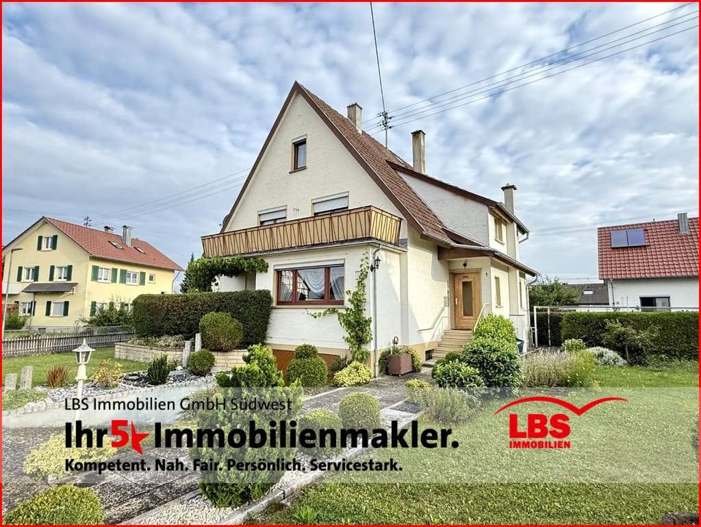 Immobilie in Meßkirch - Einfamilienhaus mit ELW, Nahwärmeheizung und 2 Garagen in guter Lage - Bild 0