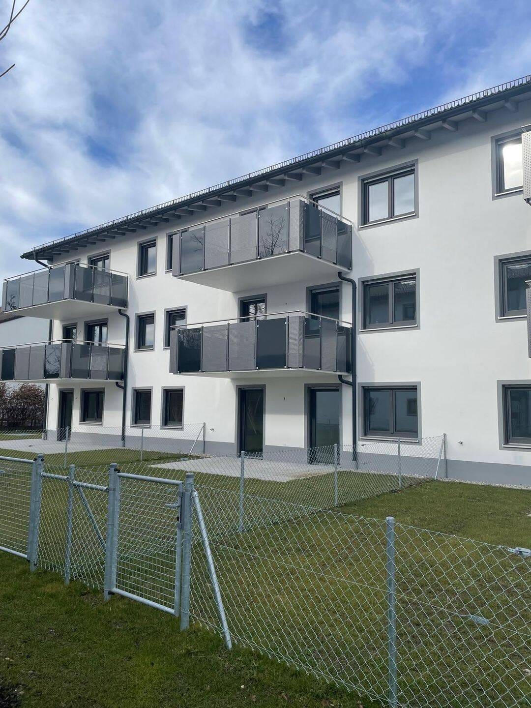 Immobilie in Anzing - Mozartpark in Anzing: Hochwertige 3-Zimmerwohnung mit Charme mit großem Balkon - Bild 2