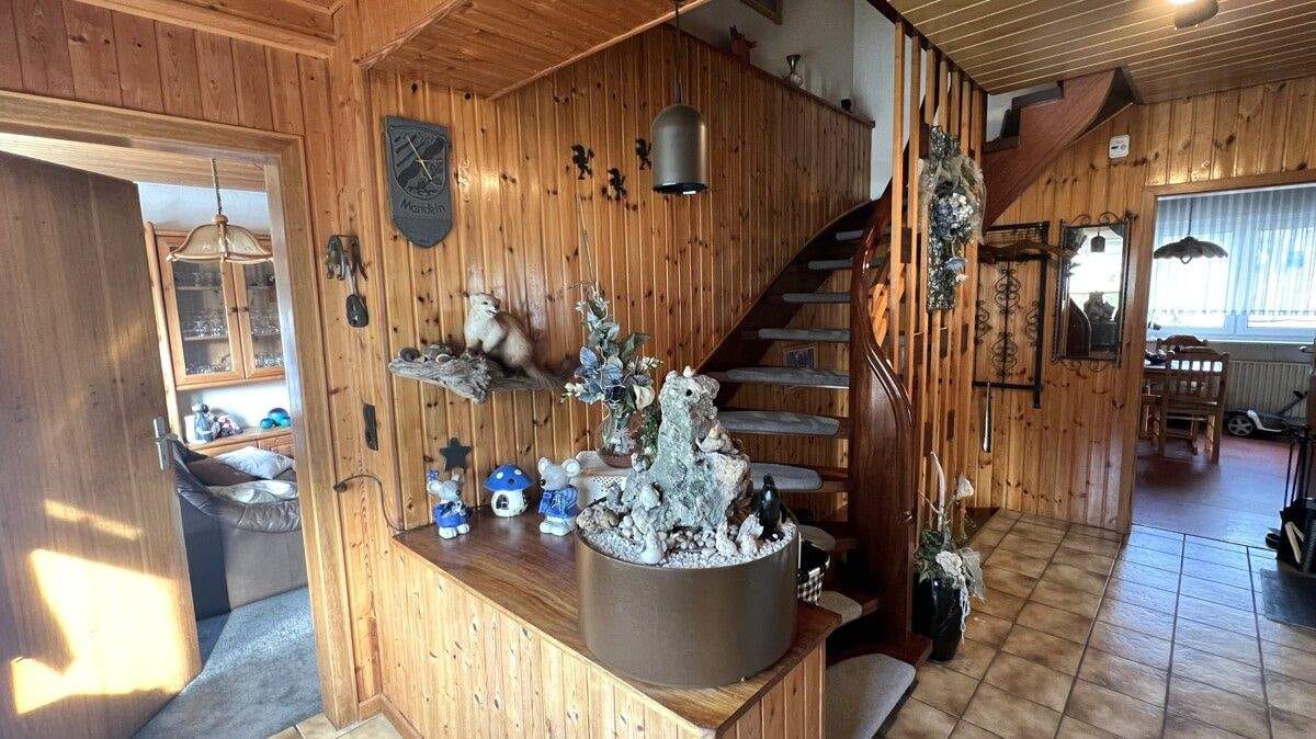 Immobilie in Dietzhölztal - Mandeln: gepflegtes Einfamilienhaus mit großer Scheune - Bild 2