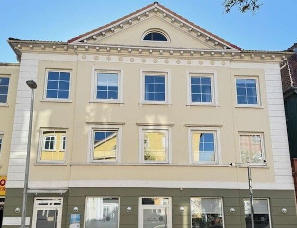 Immobilie in Eutin - Großzügige 2-Zimmer-Eigentumswohnung mit Balkon und Blick zum Schlosspark - Bild 0