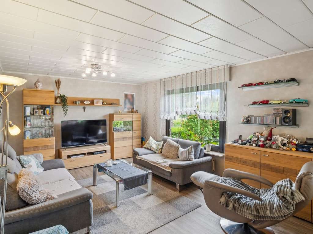 Immobilie in Karlstadt - Gepflegtes Zweifamilienhaus mit Einliegerwohnung in Karlburg bei Karlstadt - Bild 3