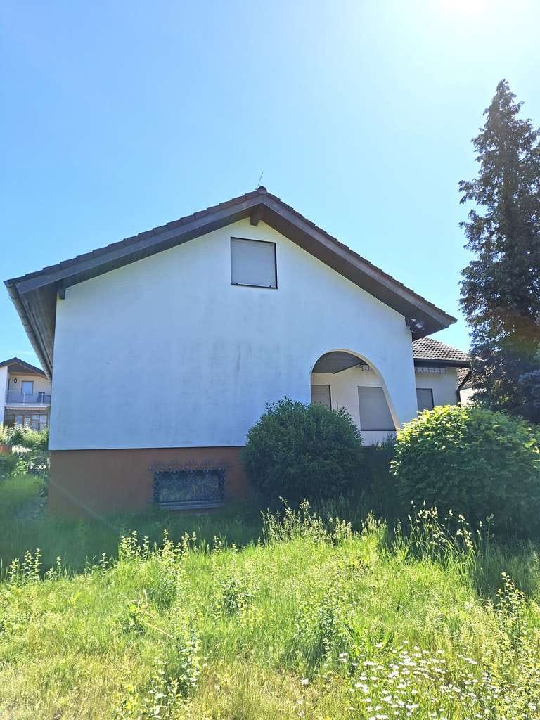 Immobilie in Syrgenstein - Wohnen mit Stil und Komfort – großzügiger Winkelbungalow in ruhiger Wohnlage - Bild 4