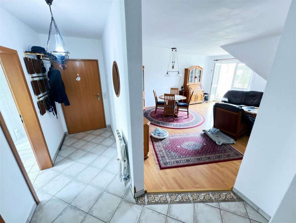 Immobilie in Gelnhausen - Gepflegte 3-Zimmer-Maisonettewohnung im Dachgeschoß mit Balkon und Fernblick - Bild 4