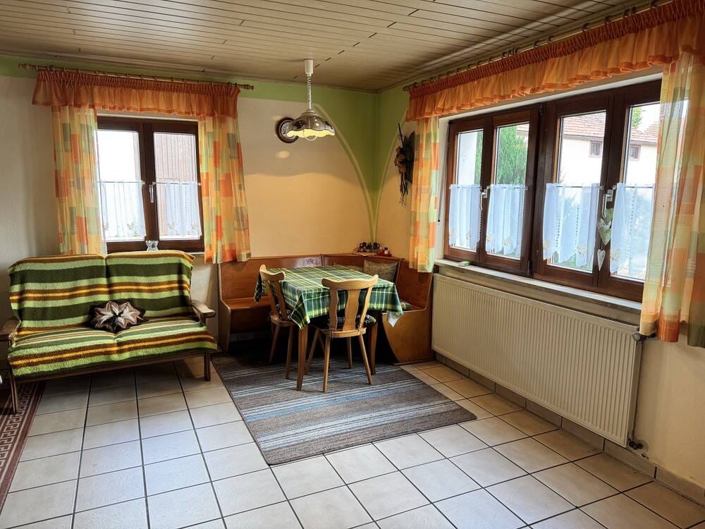 Immobilie in Burgsalach - ehemalige HOFSTELLE mit Wohnhaus, Scheune, Stallungen, Maschinenhalle u.v.m. - Bild 3