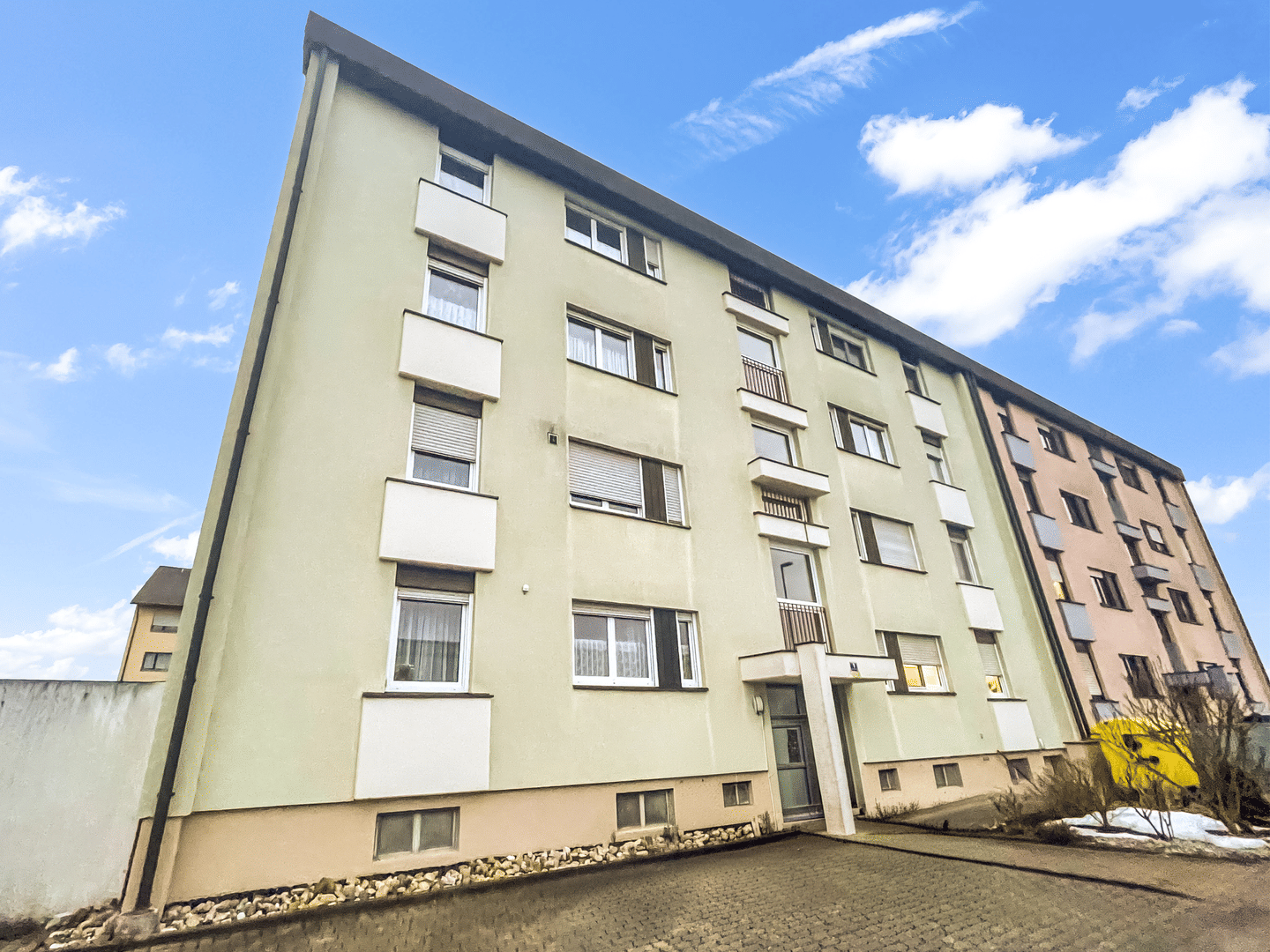 Immobilie in Gochsheim - Hochwertige 4,5-Zimmer-Maisonette Wohnung mit Balkon & Garage in ruhiger Lage von Gochsheim bei Schweinfurt - Bild 1