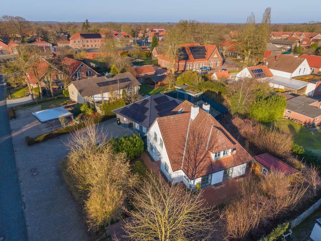 Immobilie in Friedeburg - GROßES EINFAMILIENHAUS ZENTRAL IN FRIEDEBURG - Bild 2
