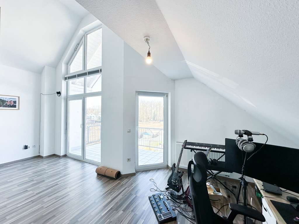 Immobilie in Schaafheim - DIETZ: Lichtdurchflutete 4,5 Zimmer-Maisonette große Dachloggia  - Galerie - Garage - Stellplatz - Bild 4