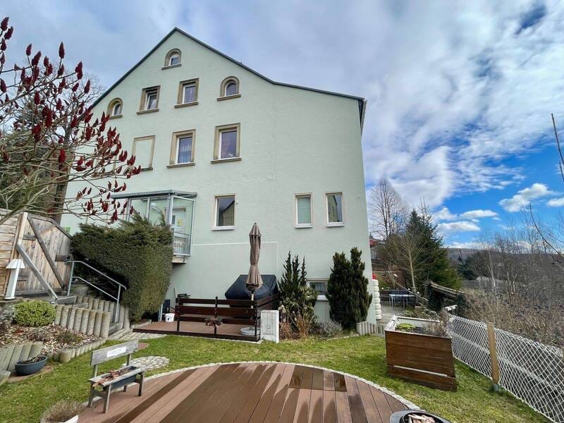 Immobilie in Olbernhau - Saniertes Wohn- und Geschäftshaus (vollvermietet) mit einer GE u. 3 WEs zzgl. Stellplätze, Terrasse und schönem Gartenbereich in Olbernhau - Bild 0
