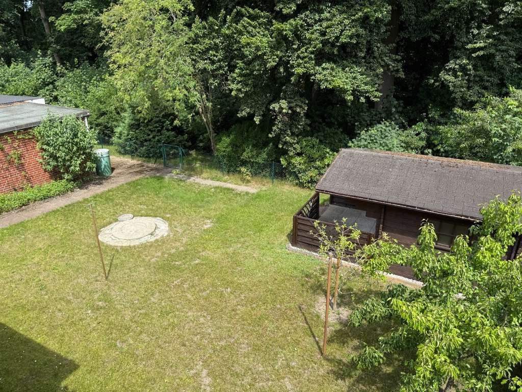 Immobilie in Hemmoor - Solides Einfamilienhaus mit schönem Garten in ruhiger Lage von Hemmoor Basbeck - Bild 2