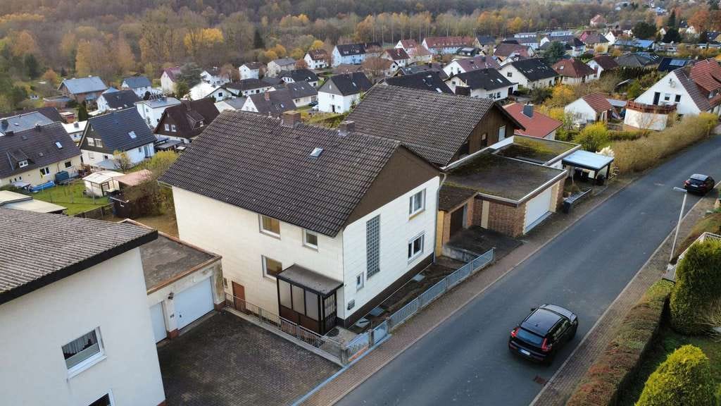 Immobilie in Philippsthal - Freistehendes Mehrfamilienhaus mit großem Garten – ideal für Mehrgenerationen & Kapitalanleger - Bild 1