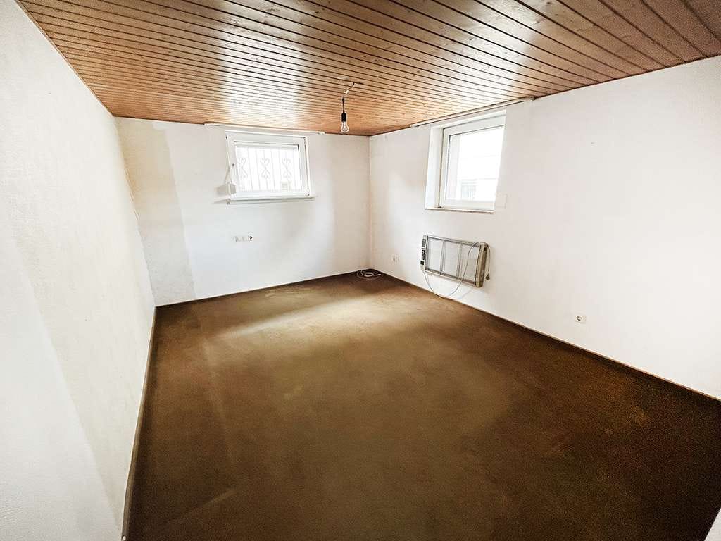 Immobilie in Lenningen - Viel Haus & Wohnfläche für wenig Geld – 1-2 Familienhaus – Lenningen - Bild 2