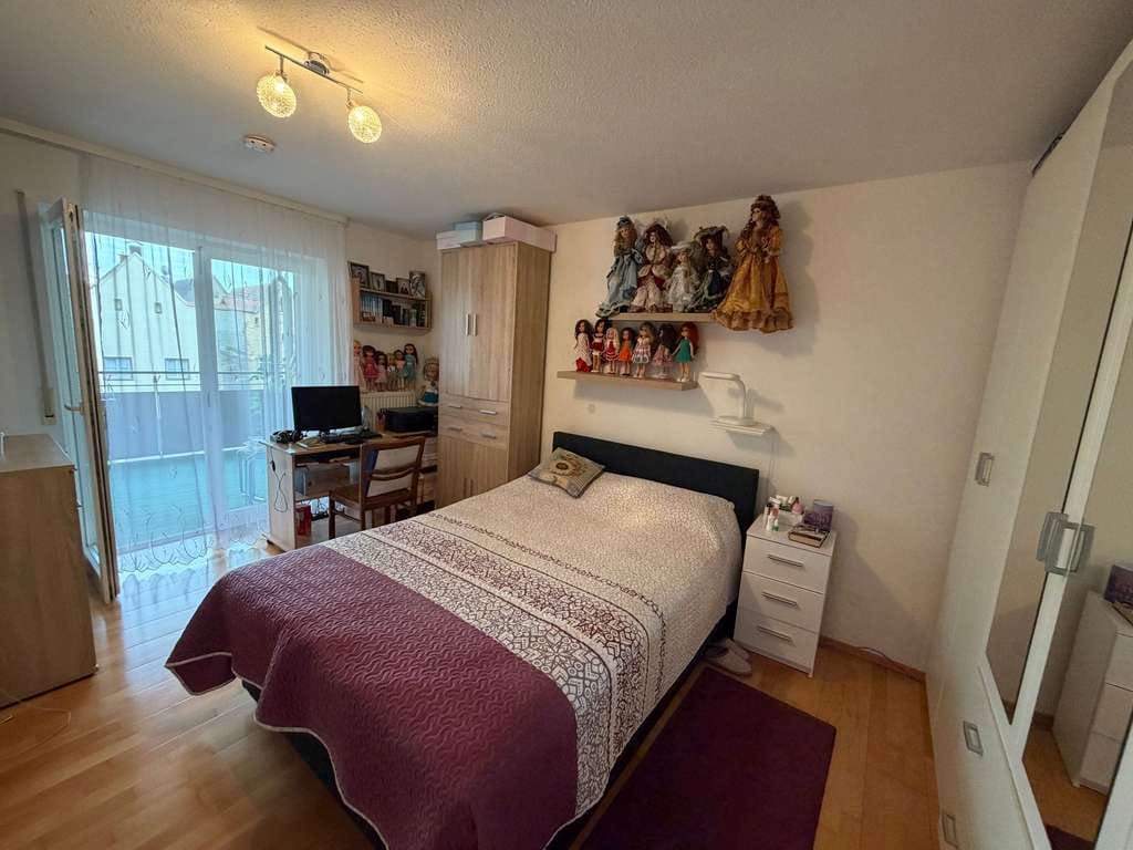Immobilie in Riedlingen - Barrierefrei Wohnen – Gepflegte 2‑Zimmer-Wohnung mit Balkon und TG-Stellplatz in ruhiger Wohnanlage - Bild 2