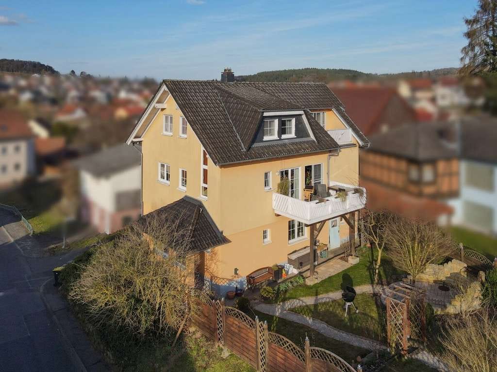 Immobilie in Petersberg - Umfassend modernisiertes Zweifamilienhaus mit Garten in Petersberg-Marbach - Bild 1