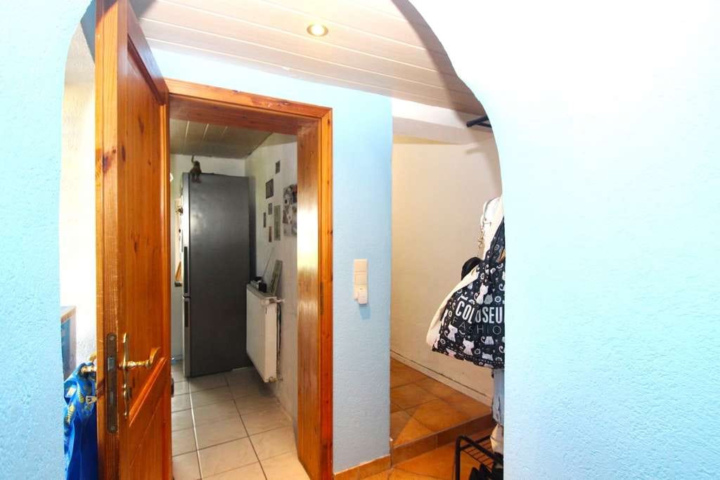 Immobilie in Königswinter - Wohnhaus mit 3 Mieteinheiten zentral in Königswinter-Thomasberg! - Bild 2