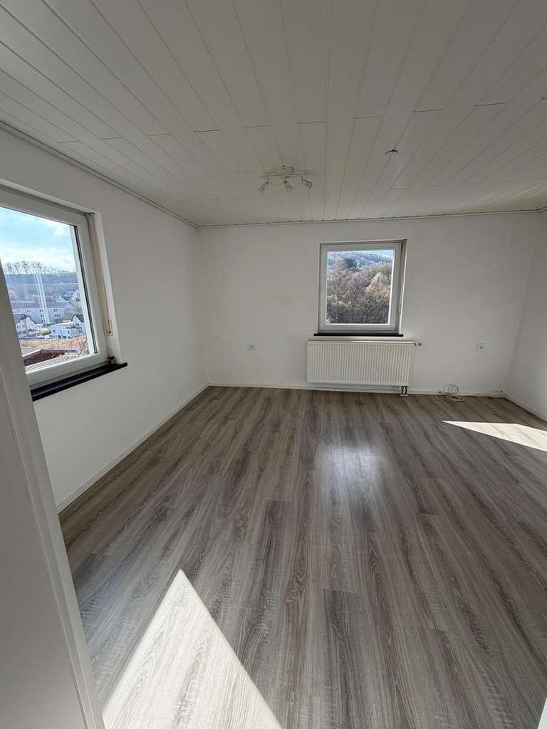 Immobilie in Beratzhausen - *Frisch Saniert & Provisionsfrei* Wunderschönes Einfamilienhaus mit malerischer Aussicht & 3 Gärten - Bild 4