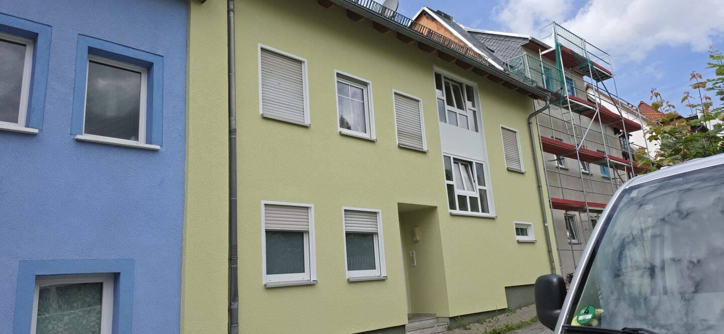 Immobilie in Hohenstein-Ernstthal - Neuwertiges Mehrfamilienhaus mit Balkonen und Terrasse  - Bild 0