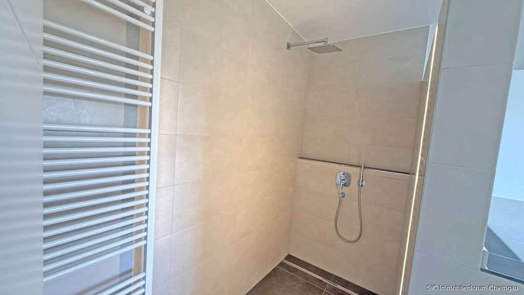 Immobilie in Fridolfing - Neubau! Großzügige 3 Zimmerwohnung in Fridolfing. Ländliches wohnen mit guter Infrastruktur. - Bild 4