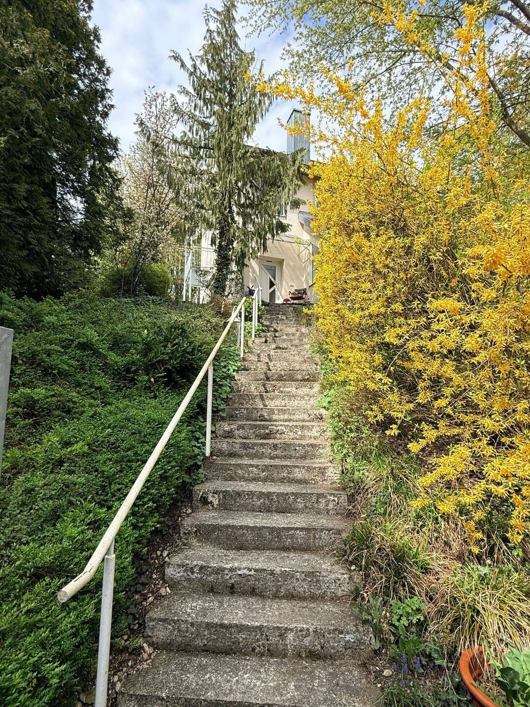 Immobilie in Bruckberg - Architektenhaus mit fantastischem Fernblick und großem Garten - Bild 1