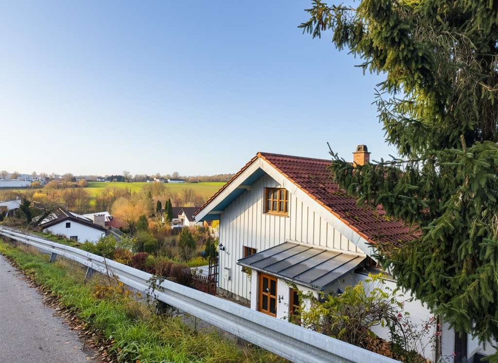 Immobilie in Eggenfelden - Einfamilienhaus mit schönem Ausblick - Bild 0