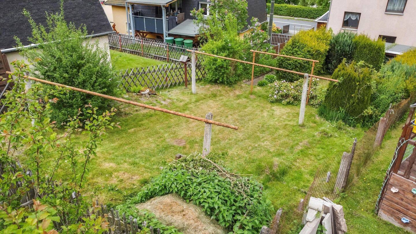 Immobilie in Aue-Bad Schlema - Viel Platz für die ganze Familie - Charmantes Reihenendhaus mit großem Potenzial - Bild 2