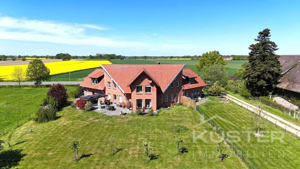 Immobilie in Lüdersfeld - KÜSTER IMMOBILIEN präsentiert: Traumhaus mit ca. 4200 m² Grundstück - wohnen mit Pferd möglich ! - Bild 0