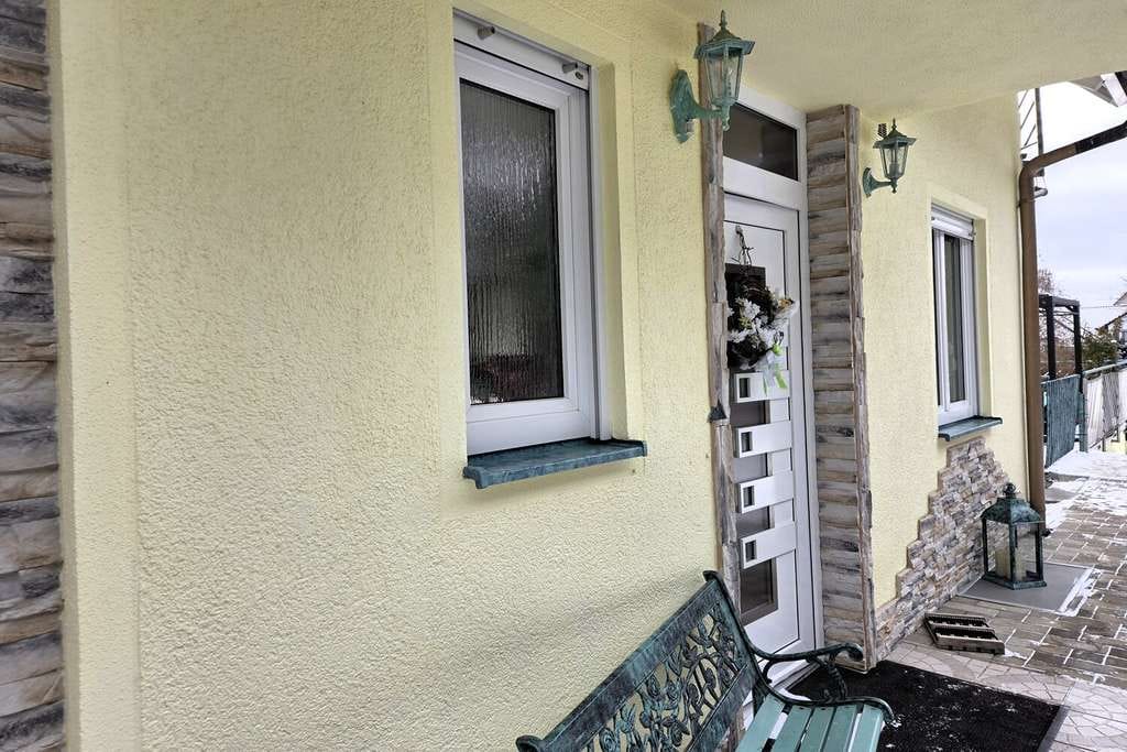 Immobilie in Rettenbach - Anspruchsvolle Doppelhaushälfte 
mit viel Platz in Aussichtslage - Bild 2