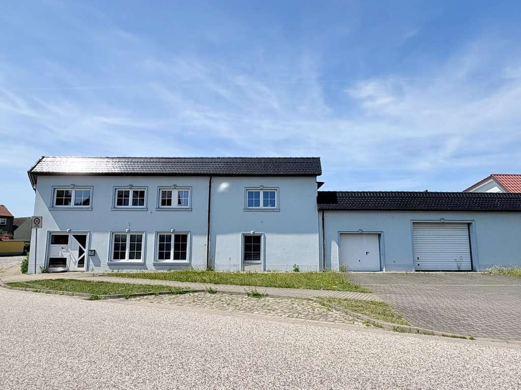 Immobilie in Möckern - Vielseitiges Mehrfamilienhaus – ideal für große Familien, Generationenwohnen oder Kapitalanleger - Bild 1
