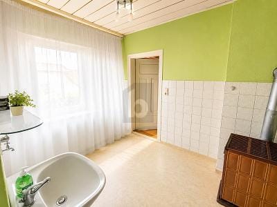 Immobilie in Themar - 7 ZIMMER, GARTENIDYLLE UND ENTWICKLUNGSPOTENZIAL - Bild 4