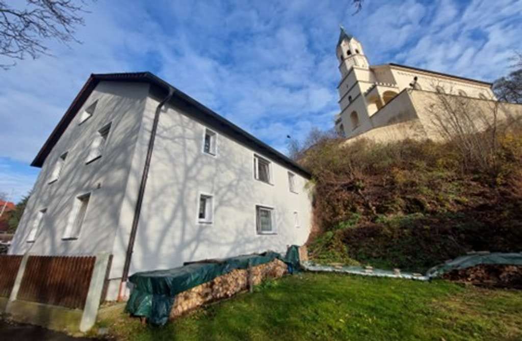 Immobilie in Donaustauf - Donaustauf - TOP LAGE - Gewerbliche Nutzung möglich. Mehrfamilienhaus mit Nebengebäude, Stellplätze - Bild 2