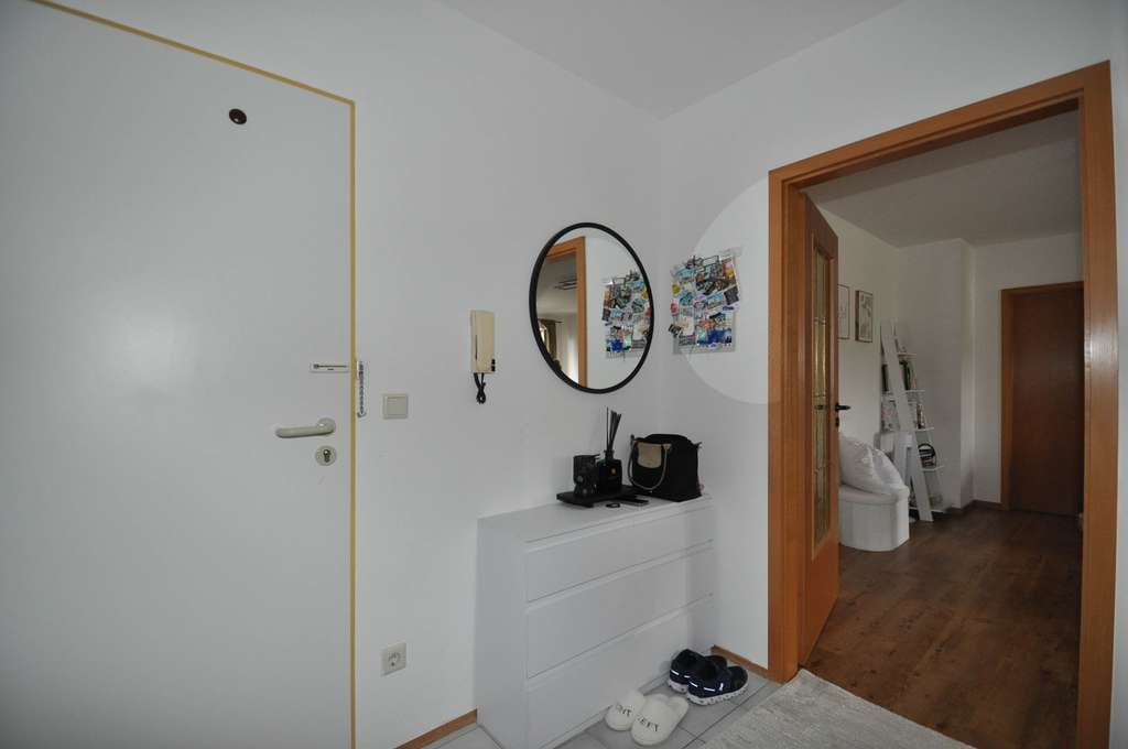 Immobilie in Bad Tölz - Carmante, sonnige 2-Zimmerwohnung in Bad Tölz – mit Westbalkon im 2. OG. Sehr gut vermietet. - Bild 2