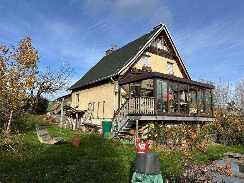 Immobilie in Saalburg-Ebersdorf - Schönes Einfamilienhaus mit Wintergarten, Salzwasserpool, Blockheizkraftwerk usw. - Bild 1