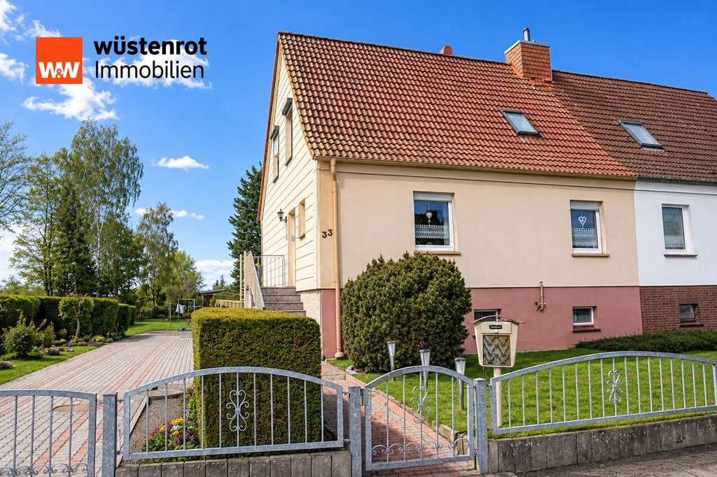 Immobilie in Franzburg - Wohnhaus mit zusätzlichem Baugrundstück – gepflegte DHH auf 1.989 m² Grundstück in Richtenberg - Bild 1