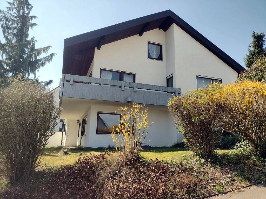 Immobilie in Heuchlingen - Gepflegtes Mehrgenerationenhaus mit Garten u. Ausbaureserve - Wohnen u. Arbeiten unter einem Dach! - Bild 0