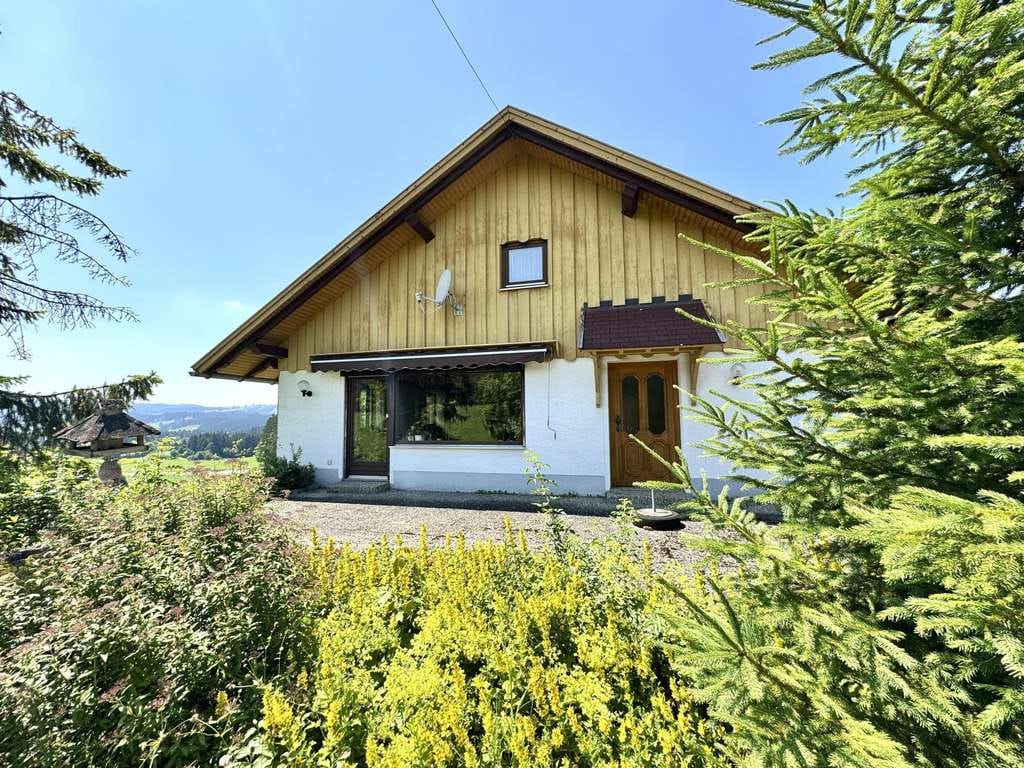 Immobilie in Weiler-Simmerberg - Freistehendes Zweifamilienhaus mit vielseitigen Nutzungsmöglichkeiten bei Weiler-Simmerberg - Bild 2