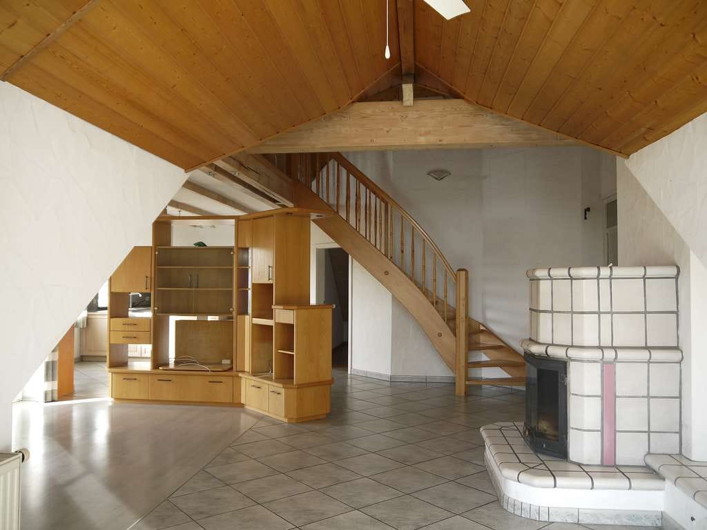 Immobilie in Blaubeuren - Ortsrandlage, großzügige 5,5-Zimmer Dachgeschosswohnung in kinderfreundlicher Umgebung - Bild 0