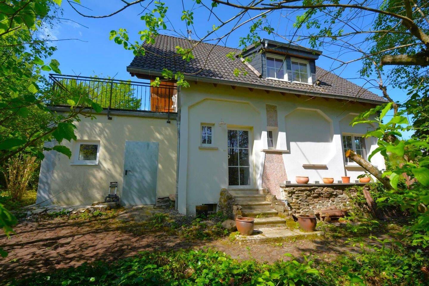 Immobilie in Lirstal - Wunderschönes, ruhig gelegenes Einfamilienhaus mit Dachterrasse auf einem 7.399 m² großen Grundstück in Lirstal - Bild 0