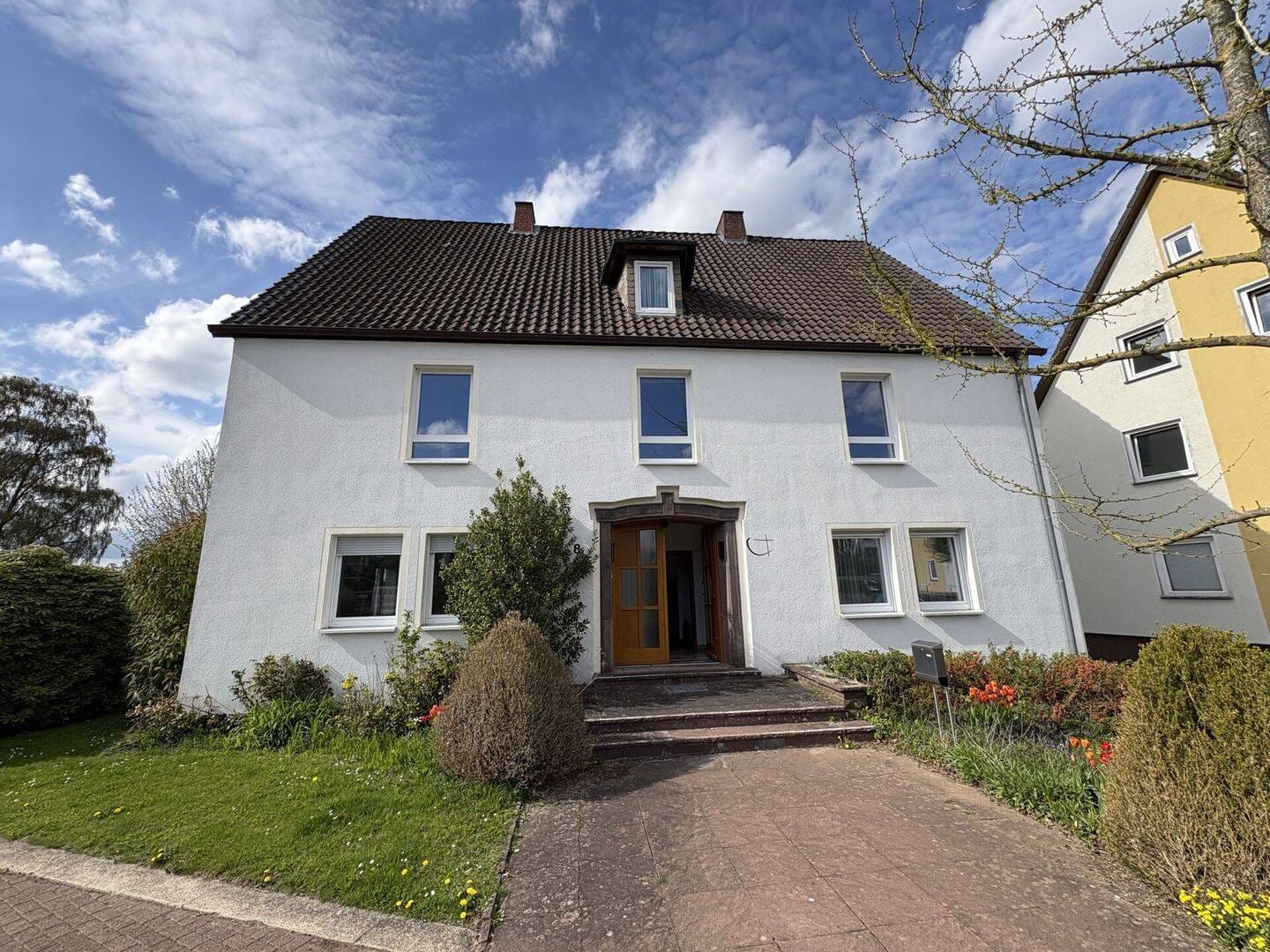Immobilie in Schieder-Schwalenberg - Ehemaliges Pfarrhaus in Schieder wartet auf eine neue Bestimmung ! - Bild 0